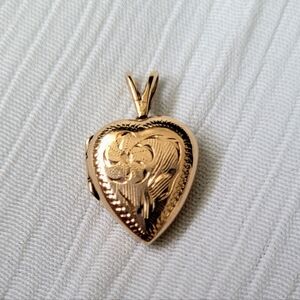 Vintafe Engraved 10k Yellow Gold Heart Locket Pendant